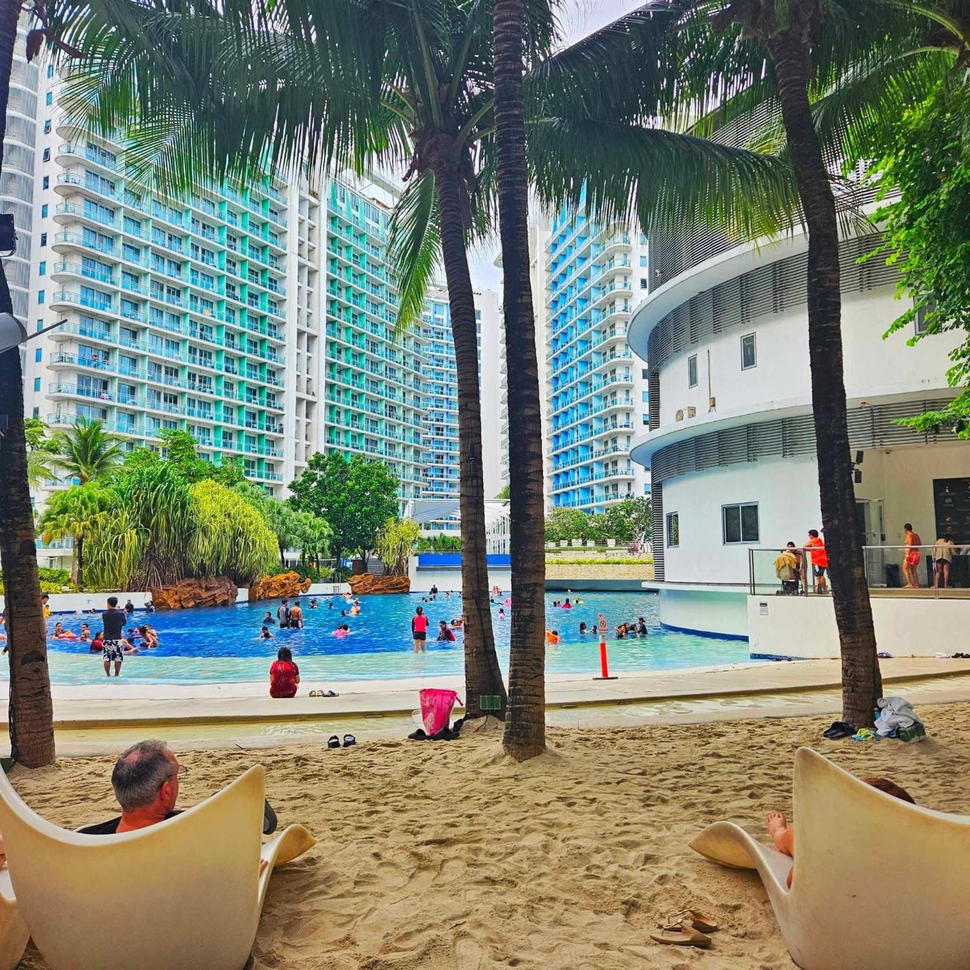 Azure Urban Resort Staycation มะนิลา ภายนอก รูปภาพ